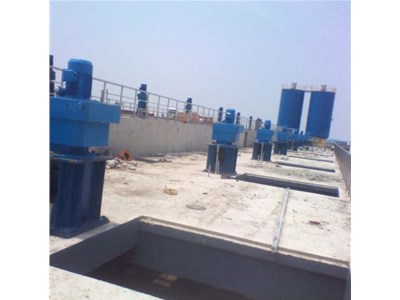 刮泥機(jī)廠家詳述如何選擇合適的行車(chē)刮泥機(jī)設(shè)備來(lái)滿足使用需求？